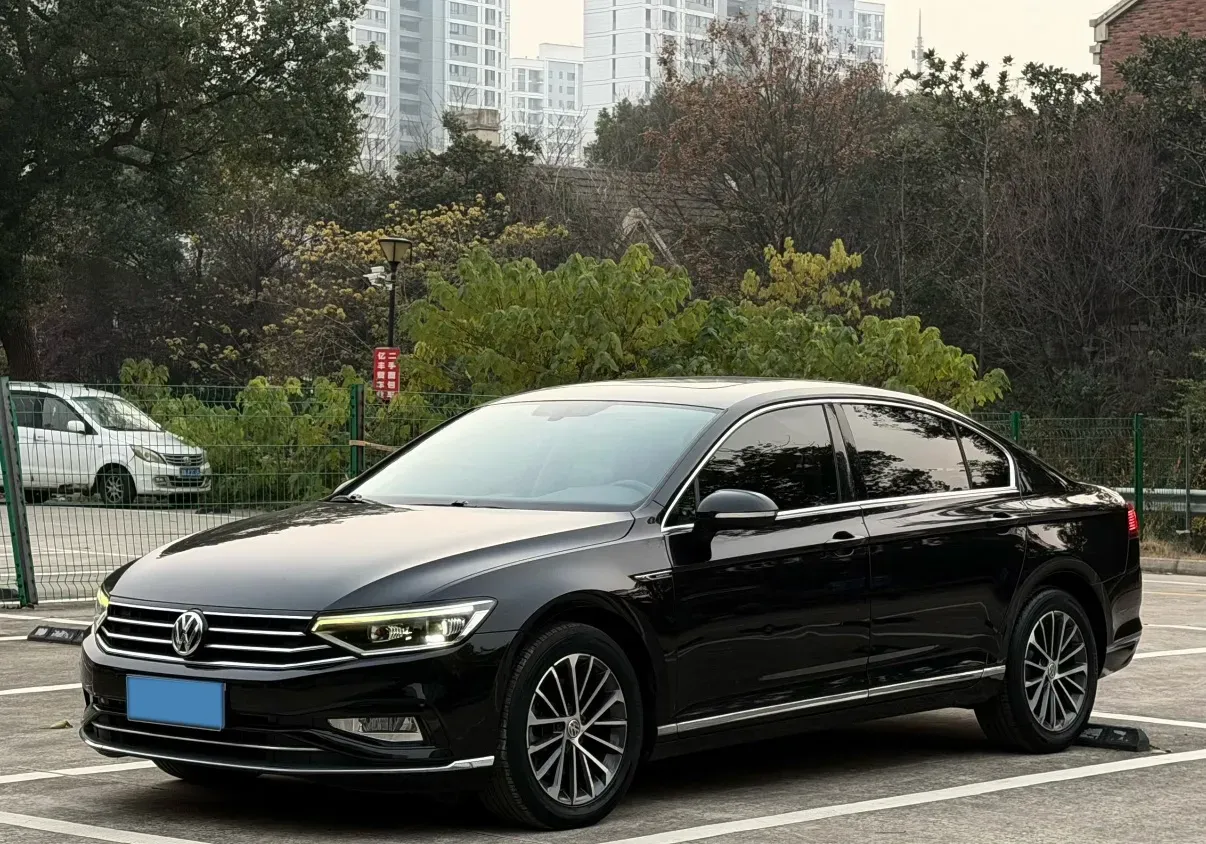 2020 Volkswagen Magotan 2.0T 186HP L4 7DCT,autocango,china used car exporter,china ev exporter,chinese used car exporter,chinese used ev exporter