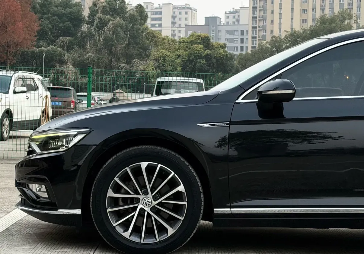 2020 Volkswagen Magotan 2.0T 186HP L4 7DCT,autocango,china used car exporter,china ev exporter,chinese used car exporter,chinese used ev exporter