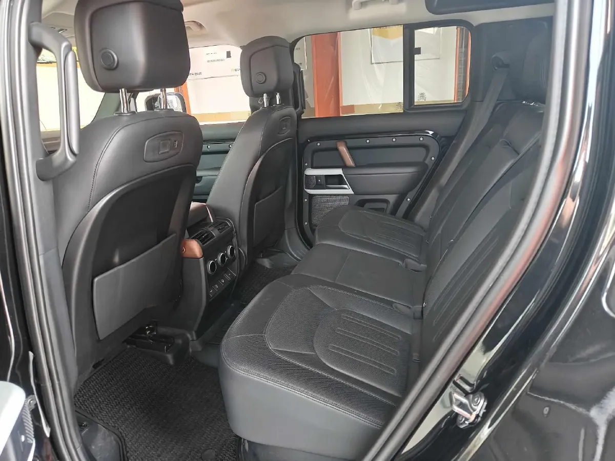 2023 Land Rover Defender 3.0T 400HP L6 8AT,autocango,china used car exporter,china ev exporter,chinese used car exporter,chinese used ev exporter