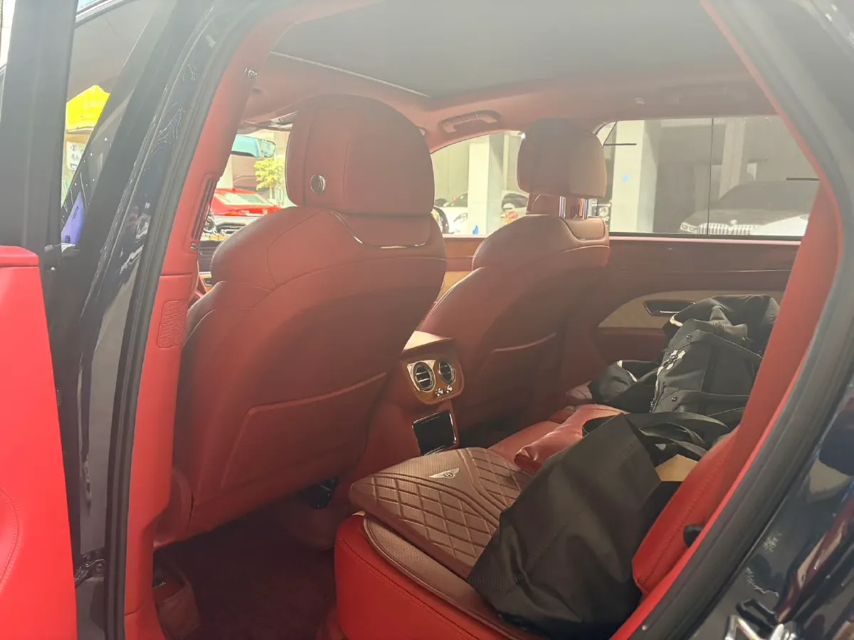 2021 Bentley Bentayga 4.0T 550HP V8 8AT,autocango,china used car exporter,china ev exporter,chinese used car exporter,chinese used ev exporter
