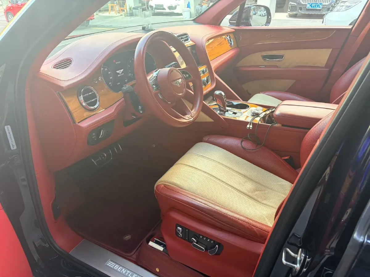 2021 Bentley Bentayga 4.0T 550HP V8 8AT,autocango,china used car exporter,china ev exporter,chinese used car exporter,chinese used ev exporter