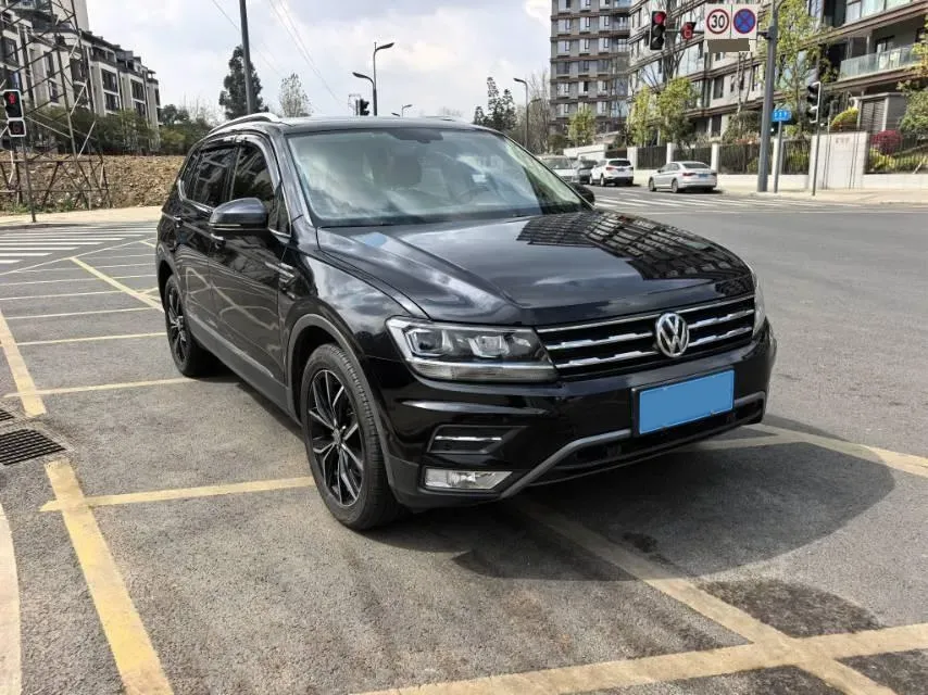 2018 Volkswagen Tiguan L 2.0T 186HP L4 7DCT,autocango,china used car exporter,china ev exporter,chinese used car exporter,chinese used ev exporter