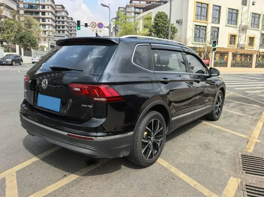 2018 Volkswagen Tiguan L 2.0T 186HP L4 7DCT,autocango,china used car exporter,china ev exporter,chinese used car exporter,chinese used ev exporter