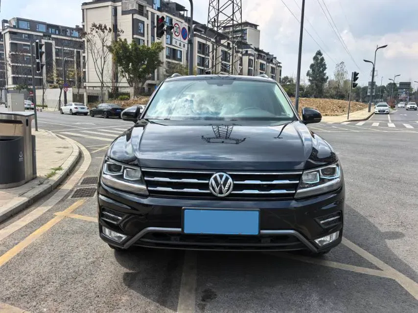 2018 Volkswagen Tiguan L 2.0T 186HP L4 7DCT,autocango,china used car exporter,china ev exporter,chinese used car exporter,chinese used ev exporter