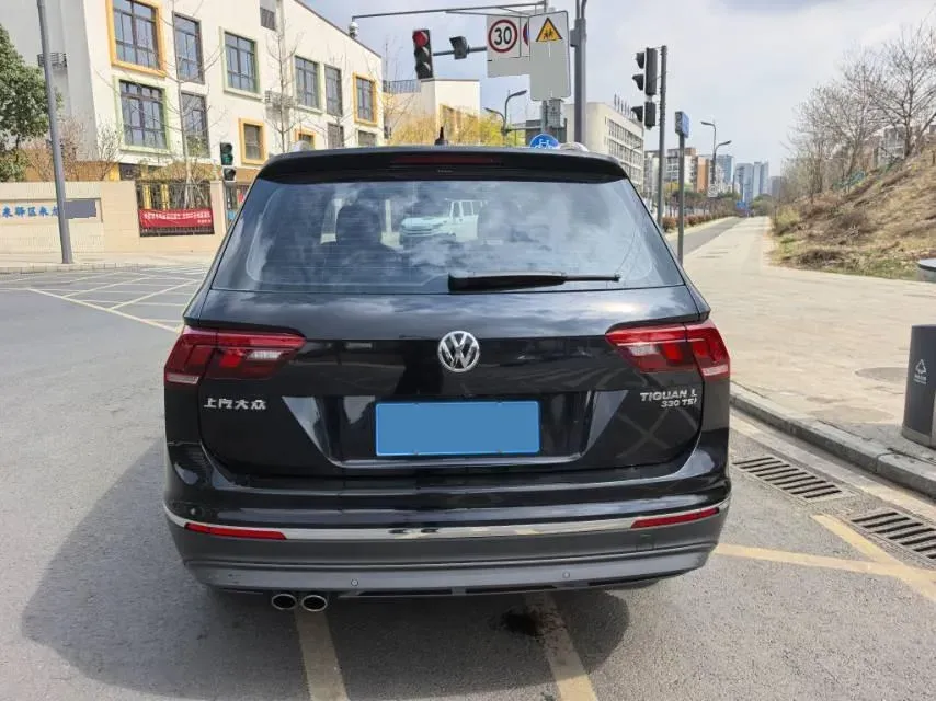 2018 Volkswagen Tiguan L 2.0T 186HP L4 7DCT,autocango,china used car exporter,china ev exporter,chinese used car exporter,chinese used ev exporter