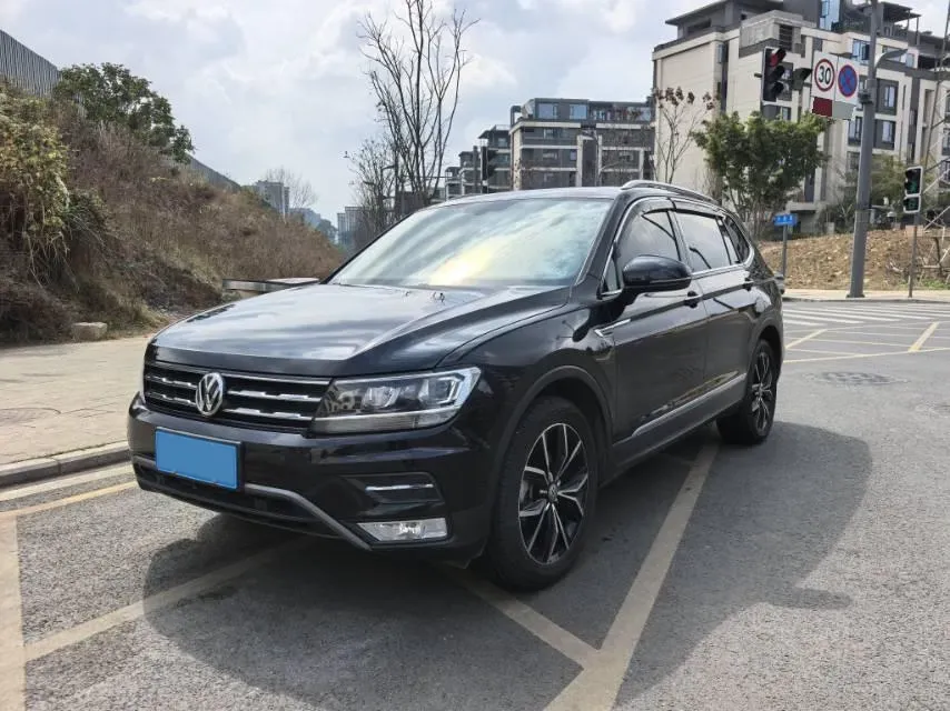 2018 Volkswagen Tiguan L 2.0T 186HP L4 7DCT,autocango,china used car exporter,china ev exporter,chinese used car exporter,chinese used ev exporter