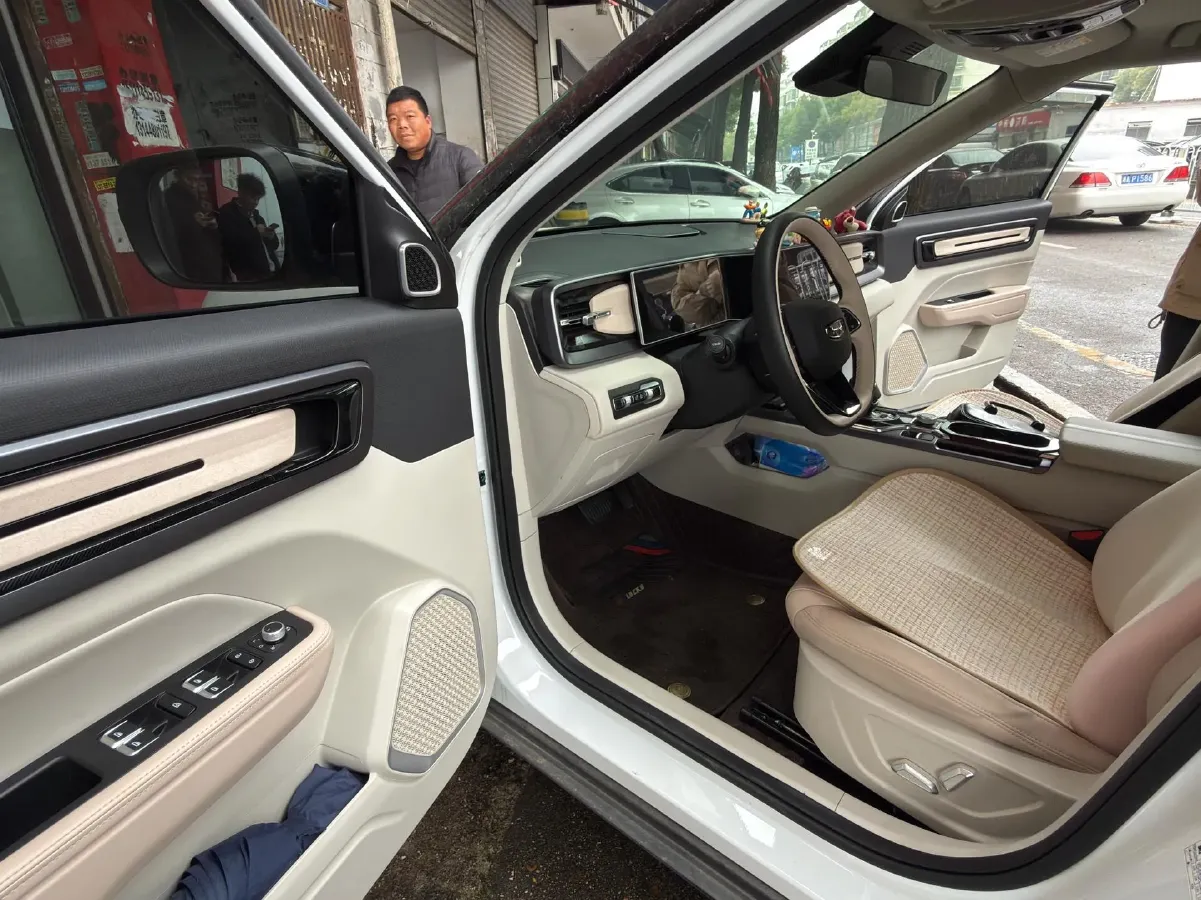 2023 Geely ICON 1.5T 181HP L4 7DCT,autocango,china used car exporter,china ev exporter,chinese used car exporter,chinese used ev exporter