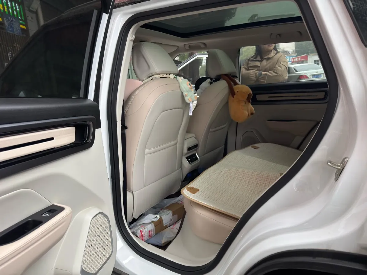 2023 Geely ICON 1.5T 181HP L4 7DCT,autocango,china used car exporter,china ev exporter,chinese used car exporter,chinese used ev exporter