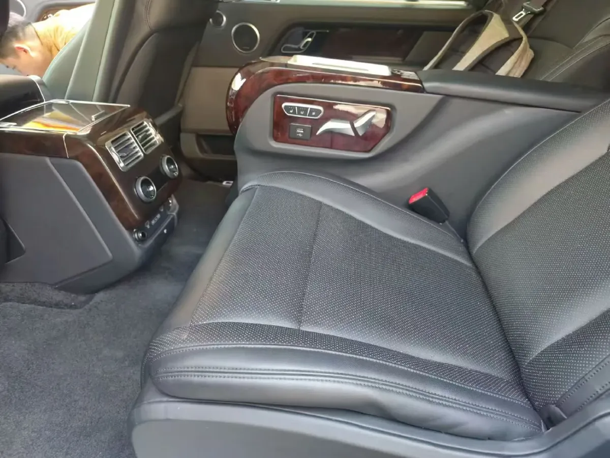 2021 Land Rover Range Rover 3.0T 400HP L6 8AT,autocango,china used car exporter,china ev exporter,chinese used car exporter,chinese used ev exporter