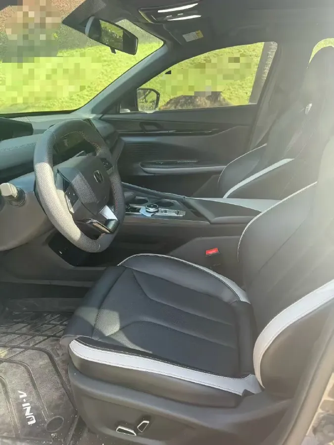 2023 ChangAn UNI-V 1.5T 188HP L4 7DCT,autocango,china used car exporter,china ev exporter,chinese used car exporter,chinese used ev exporter