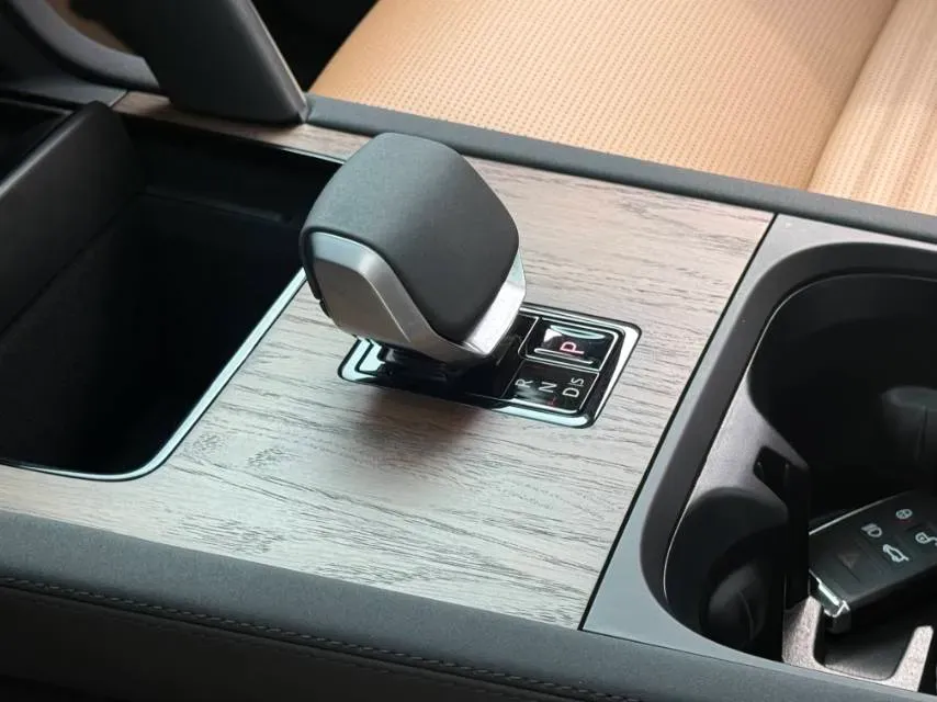 2024 Land Rover Discovery Sport 2.0T 249HP L4 9AT,autocango,china used car exporter,china ev exporter,chinese used car exporter,chinese used ev exporter