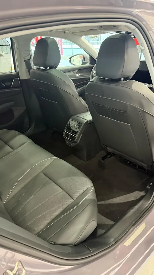 2025 Volkswagen Passat 2.0T 220HP L4 7DCT,autocango,china used car exporter,china ev exporter,chinese used car exporter,chinese used ev exporter