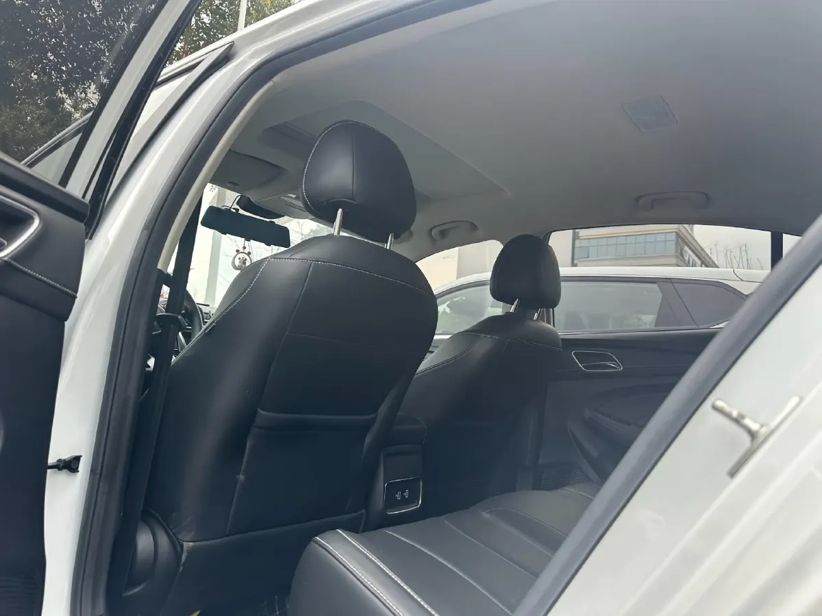 2020 Roewe i5 1.5L 120HP L4 CVT,autocango,china used car exporter,china ev exporter,chinese used car exporter,chinese used ev exporter