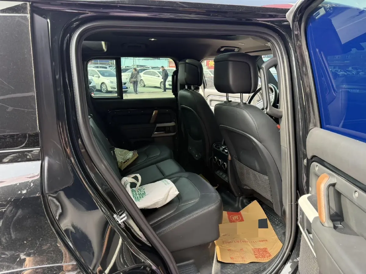 2023 Land Rover Defender 3.0T 400HP L6 8AT,autocango,china used car exporter,china ev exporter,chinese used car exporter,chinese used ev exporter
