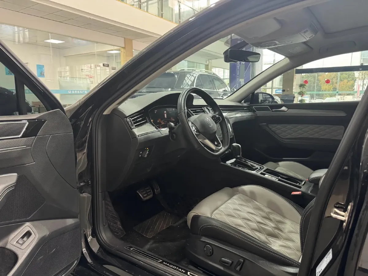 2023 Volkswagen Magotan 2.0T 186HP L4 7DCT,autocango,china used car exporter,china ev exporter,chinese used car exporter,chinese used ev exporter