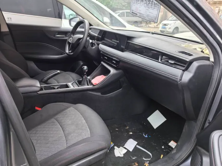 2023 Roewe i5 1.5L 129HP L4 5MT,autocango,china used car exporter,china ev exporter,chinese used car exporter,chinese used ev exporter