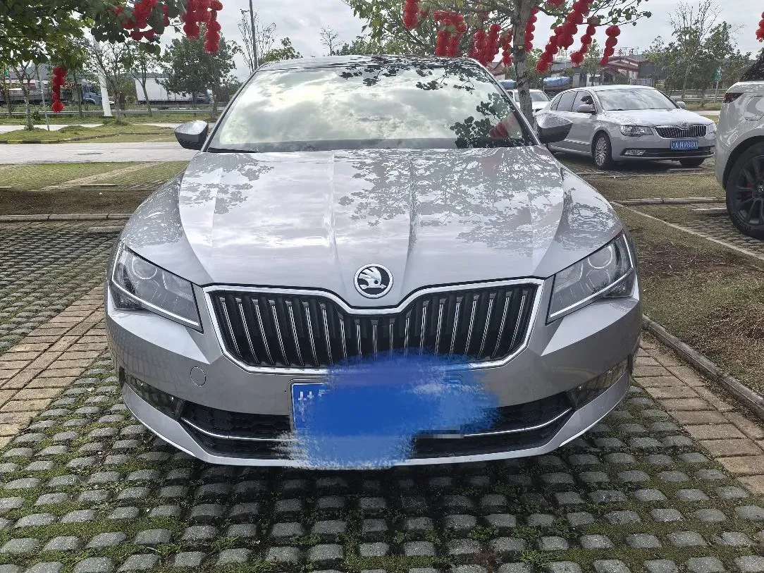 2018 Skoda Superb 1.8T 180HP L4 7DCT,autocango,china used car exporter,china ev exporter,chinese used car exporter,chinese used ev exporter