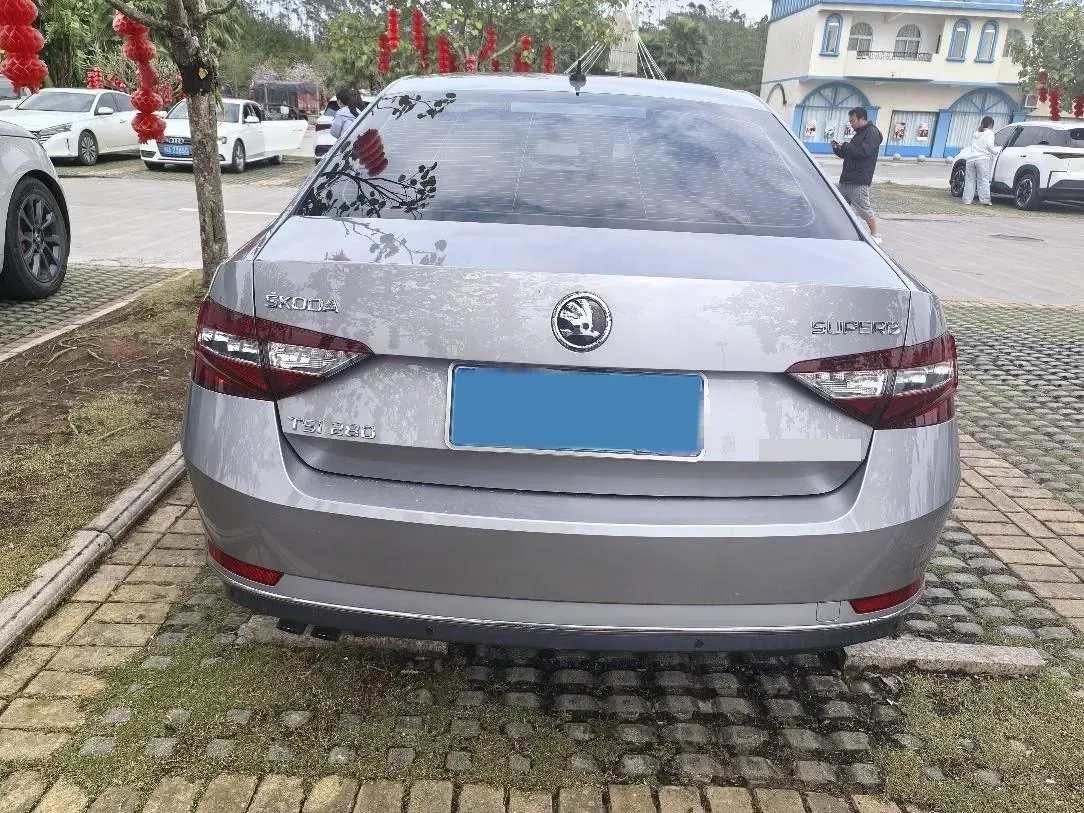 2018 Skoda Superb 1.8T 180HP L4 7DCT,autocango,china used car exporter,china ev exporter,chinese used car exporter,chinese used ev exporter