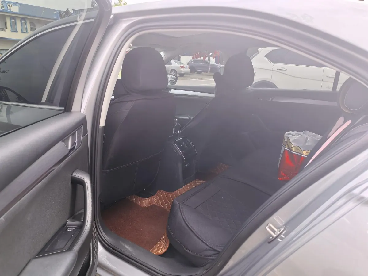 2018 Skoda Superb 1.8T 180HP L4 7DCT,autocango,china used car exporter,china ev exporter,chinese used car exporter,chinese used ev exporter