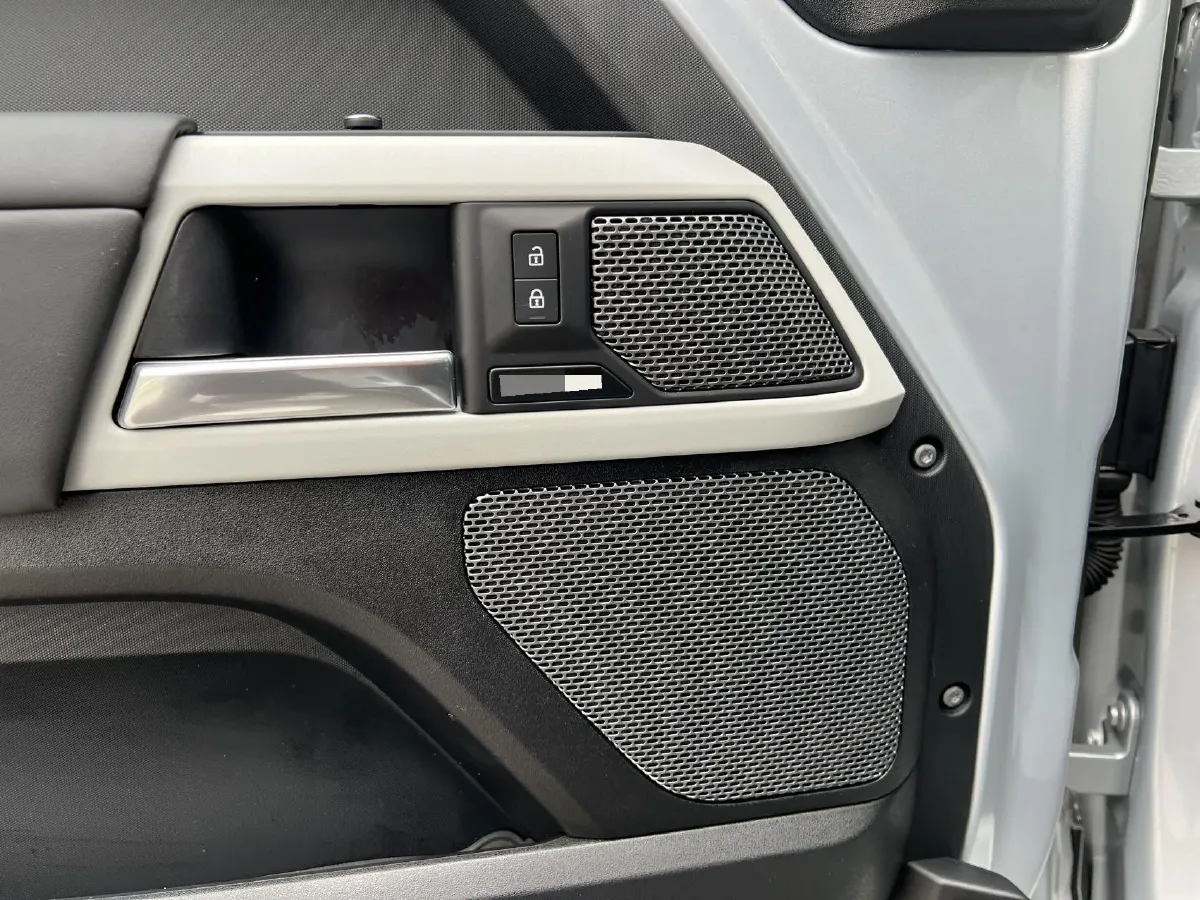 2023 Land Rover Defender 3.0T 400HP L6 8AT,autocango,china used car exporter,china ev exporter,chinese used car exporter,chinese used ev exporter