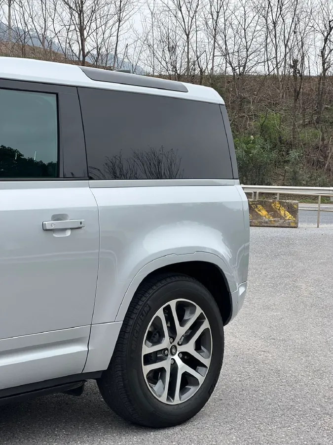 2023 Land Rover Defender 3.0T 400HP L6 8AT,autocango,china used car exporter,china ev exporter,chinese used car exporter,chinese used ev exporter