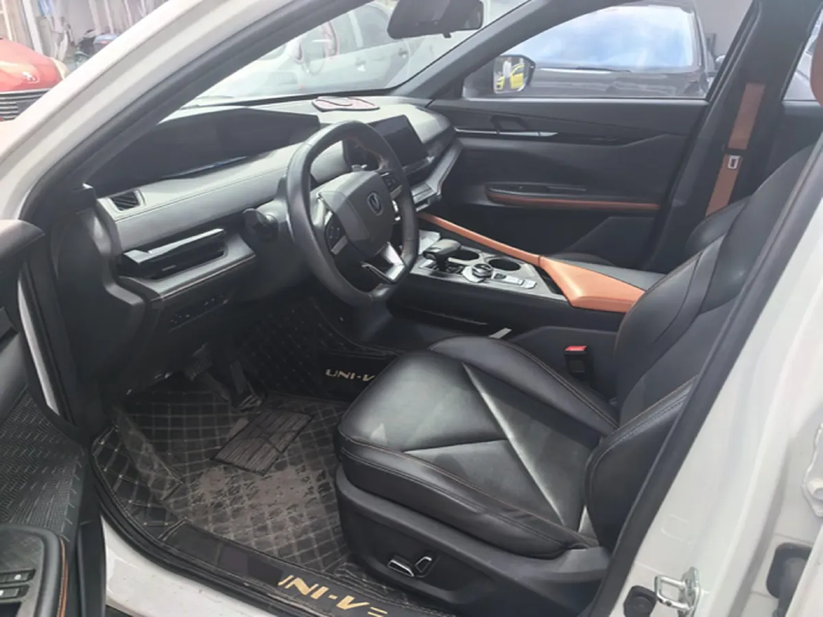 2022 ChangAn UNI-V 1.5T 188HP L4 7DCT,autocango,china used car exporter,china ev exporter,chinese used car exporter,chinese used ev exporter