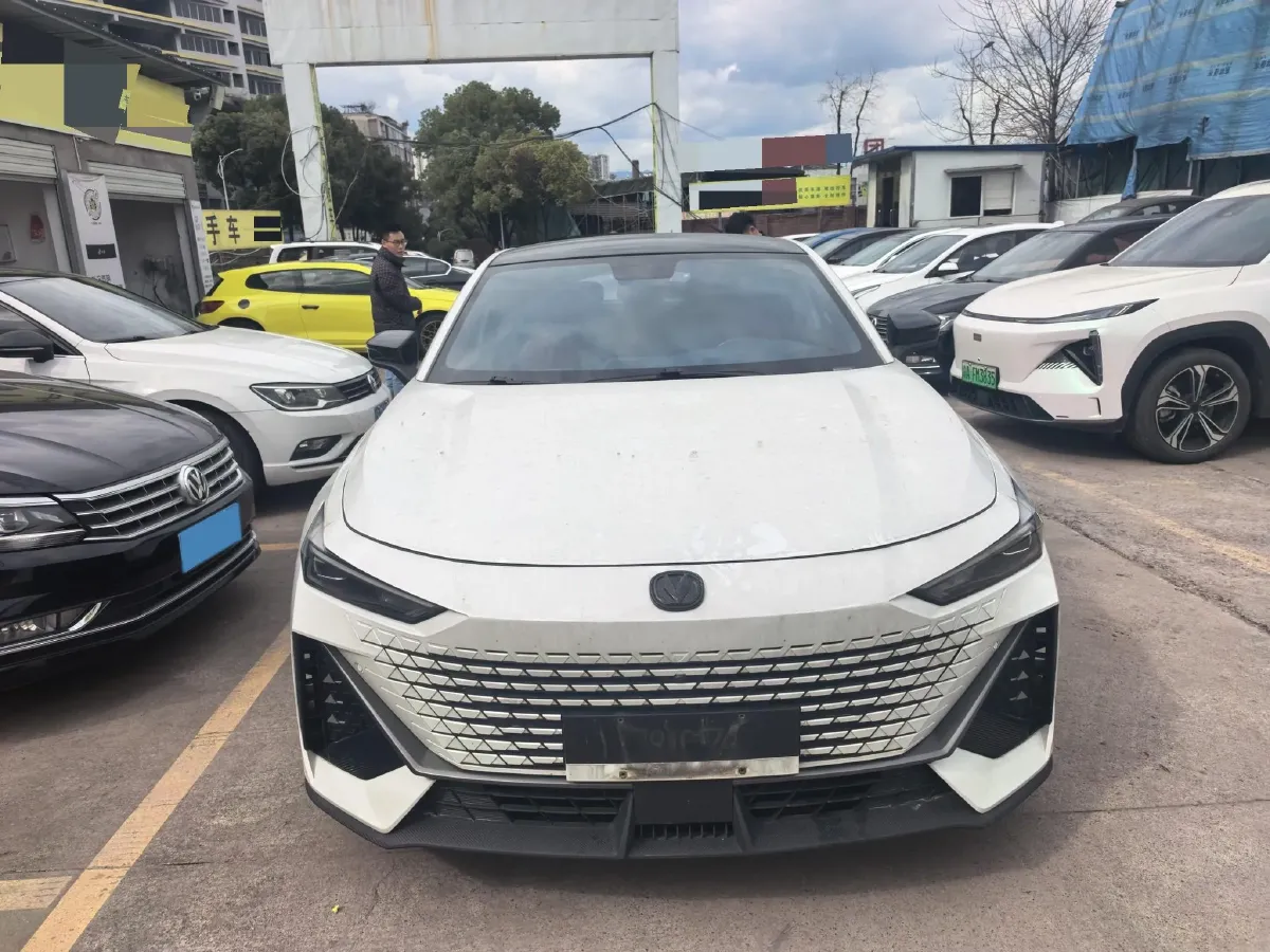 2022 ChangAn UNI-V 1.5T 188HP L4 7DCT,autocango,china used car exporter,china ev exporter,chinese used car exporter,chinese used ev exporter