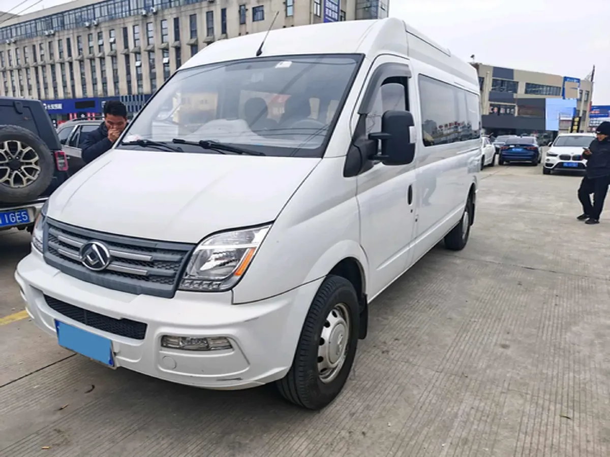 2019 MAXUS XinTu V80 2.0T 139HP L4 6MT,autocango,china used car exporter,china ev exporter,chinese used car exporter,chinese used ev exporter