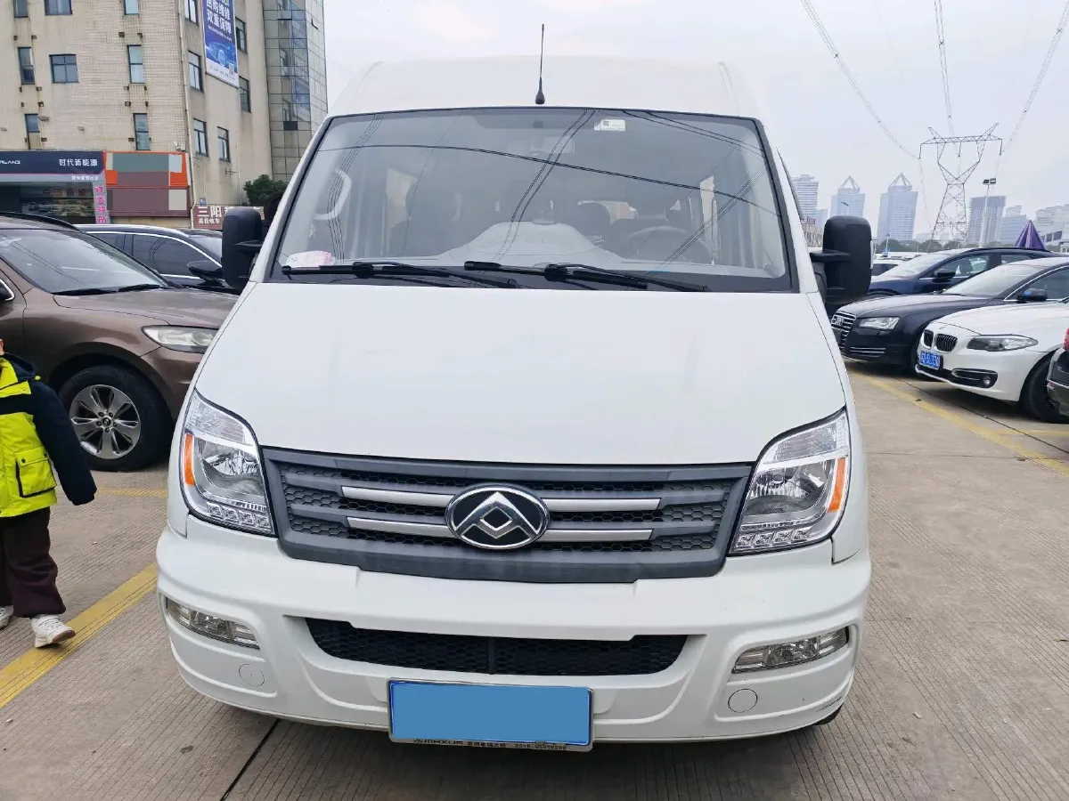 2019 MAXUS XinTu V80 2.0T 139HP L4 6MT,autocango,china used car exporter,china ev exporter,chinese used car exporter,chinese used ev exporter