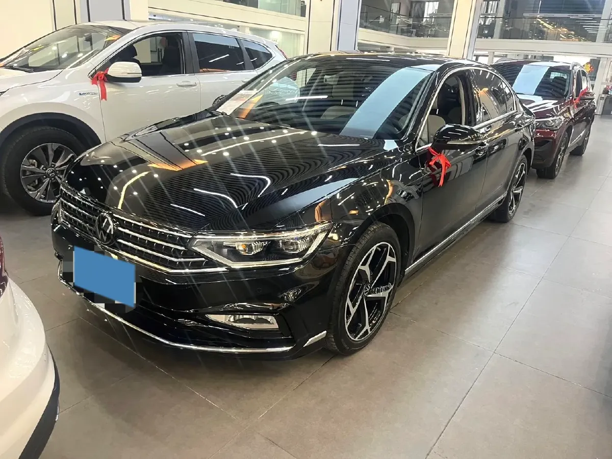 2025 Volkswagen Magotan 2.0T 186HP L4 7DCT,autocango,china used car exporter,china ev exporter,chinese used car exporter,chinese used ev exporter
