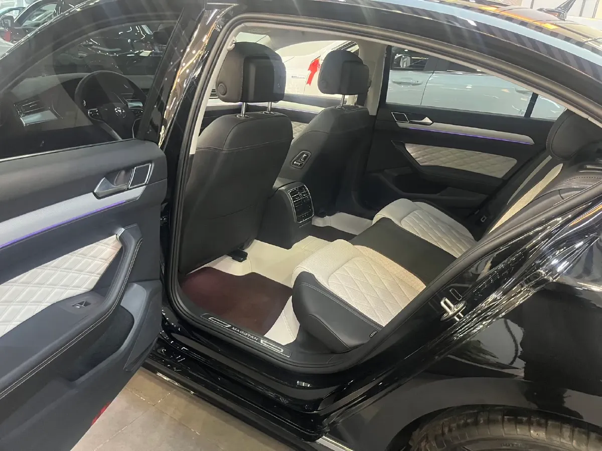 2025 Volkswagen Magotan 2.0T 186HP L4 7DCT,autocango,china used car exporter,china ev exporter,chinese used car exporter,chinese used ev exporter