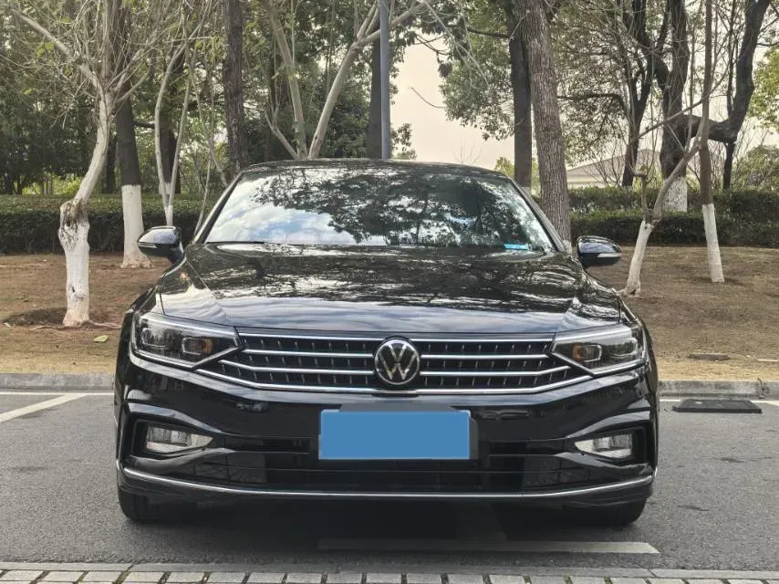 2023 Volkswagen Magotan 2.0T 186HP L4 7DCT,autocango,china used car exporter,china ev exporter,chinese used car exporter,chinese used ev exporter