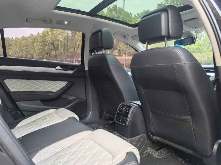 2023 Volkswagen Magotan 2.0T 186HP L4 7DCT,autocango,china used car exporter,china ev exporter,chinese used car exporter,chinese used ev exporter