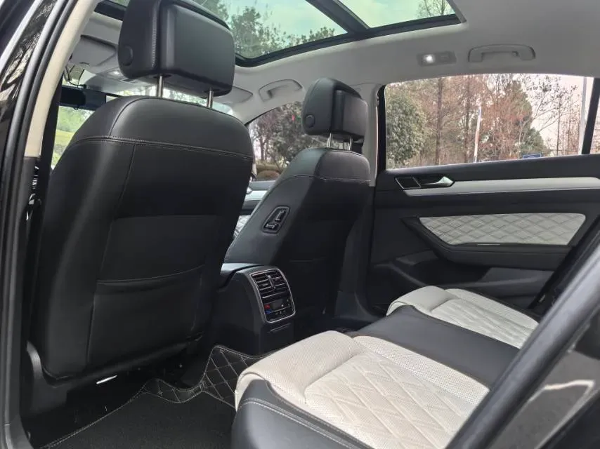 2023 Volkswagen Magotan 2.0T 186HP L4 7DCT,autocango,china used car exporter,china ev exporter,chinese used car exporter,chinese used ev exporter