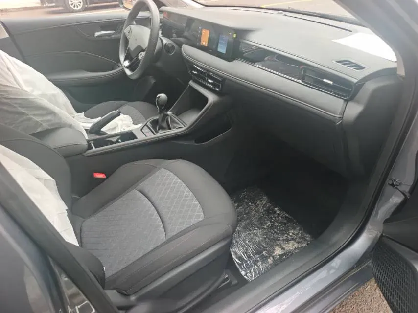 2026 Roewe i5 1.5L 129HP L4 5MT,autocango,china used car exporter,china ev exporter,chinese used car exporter,chinese used ev exporter