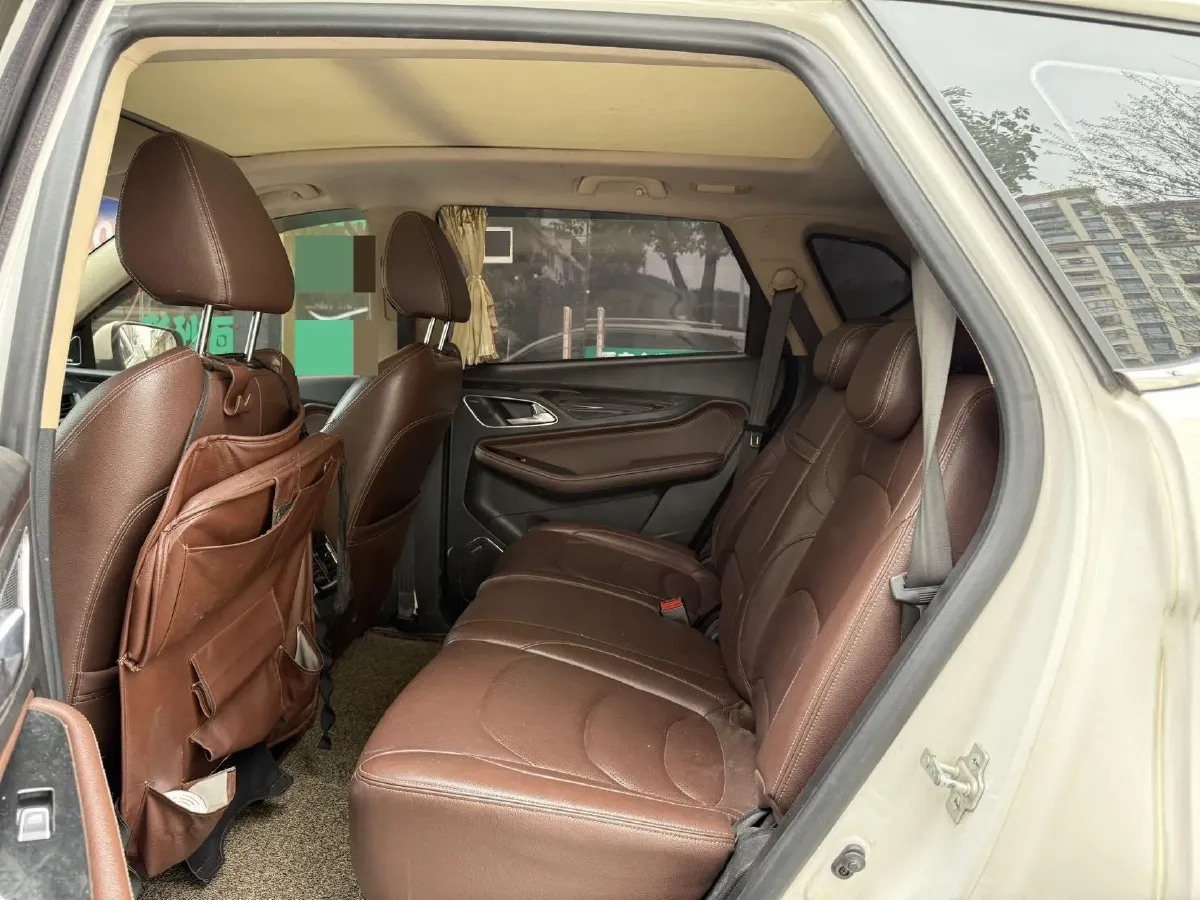 2017 BaoJun 560 1.5T 150HP L4 6DCT,autocango,china used car exporter,china ev exporter,chinese used car exporter,chinese used ev exporter