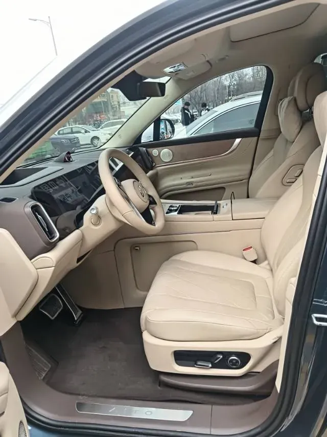 2024 AITO AITO M9 1.5T 152HP L4 REEV 42KWH,autocango,china used car exporter,china ev exporter,chinese used car exporter,chinese used ev exporter