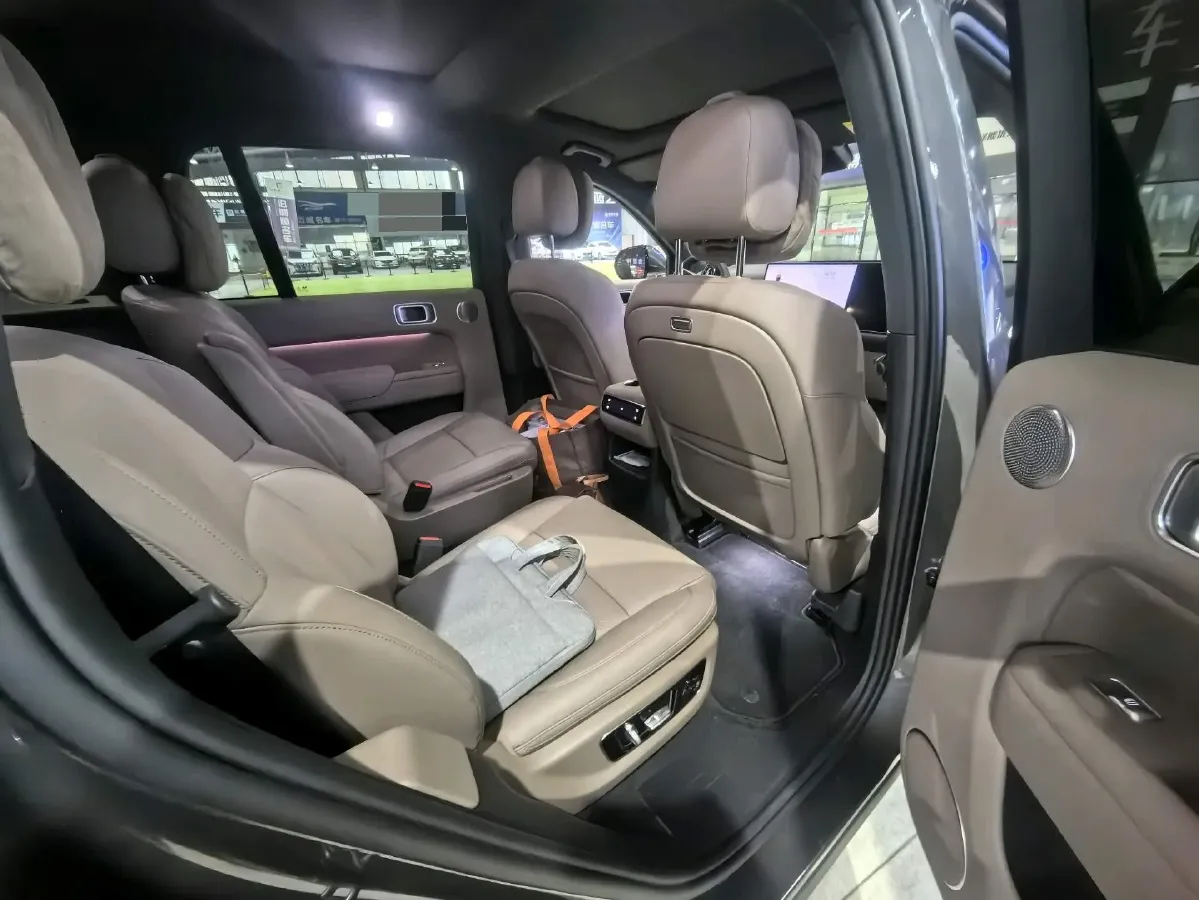 2025 Li L8 Range Extended 154HP REEV,autocango,china used car exporter,china ev exporter,chinese used car exporter,chinese used ev exporter