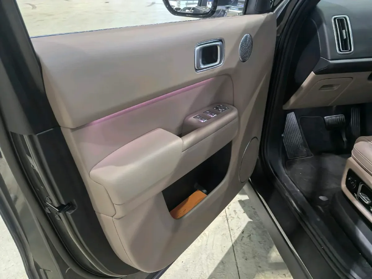 2025 Li L8 Range Extended 154HP REEV,autocango,china used car exporter,china ev exporter,chinese used car exporter,chinese used ev exporter