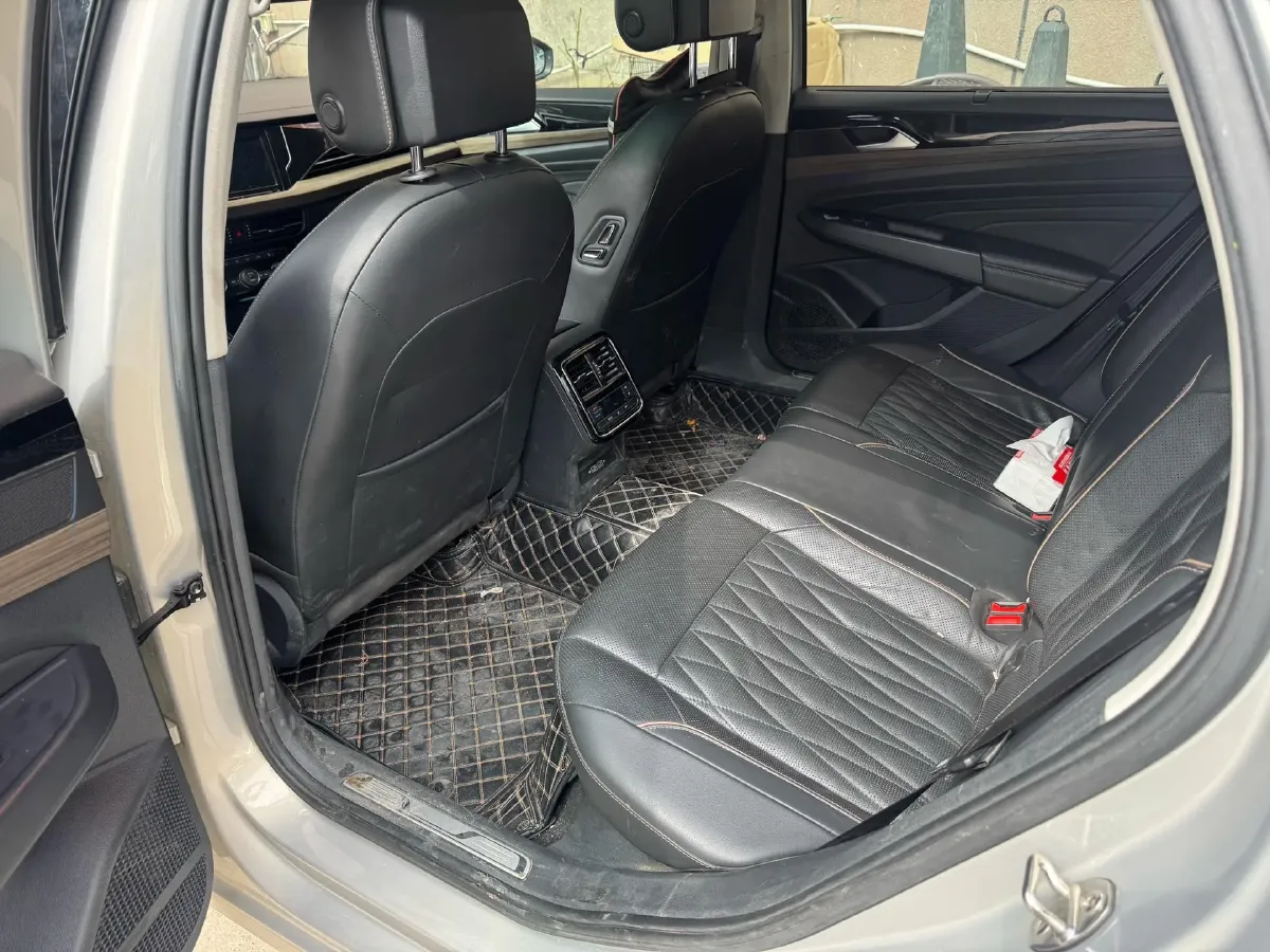 2019 Volvo V40 1.5T 152HP L4 6AT,autocango,china used car exporter,china ev exporter,chinese used car exporter,chinese used ev exporter