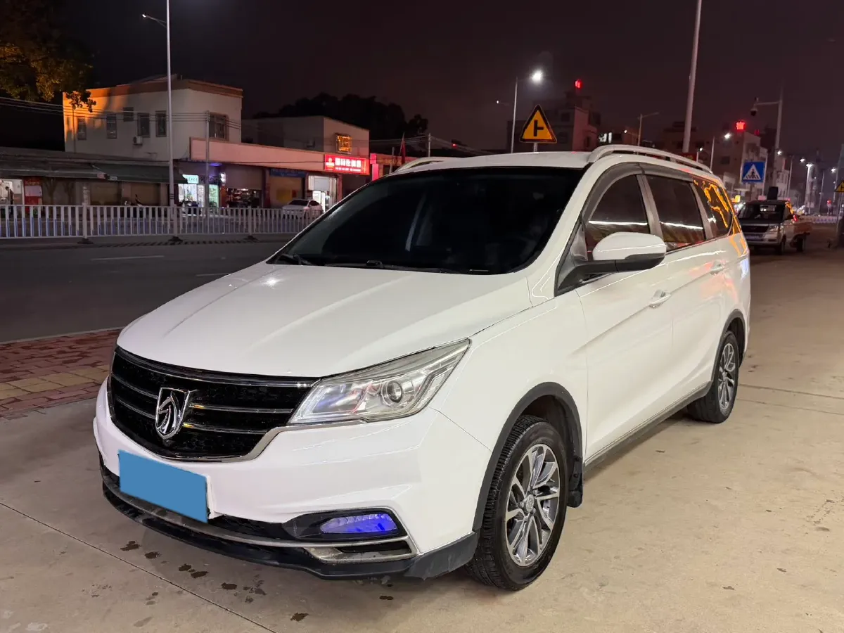 2019 BaoJun 730 1.5L 105HP L4 6MT,autocango,china used car exporter,china ev exporter,chinese used car exporter,chinese used ev exporter