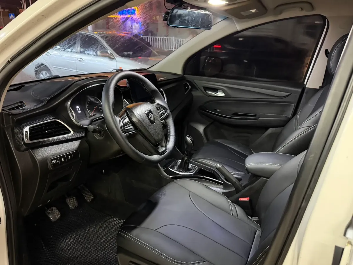 2019 BaoJun 730 1.5L 105HP L4 6MT,autocango,china used car exporter,china ev exporter,chinese used car exporter,chinese used ev exporter