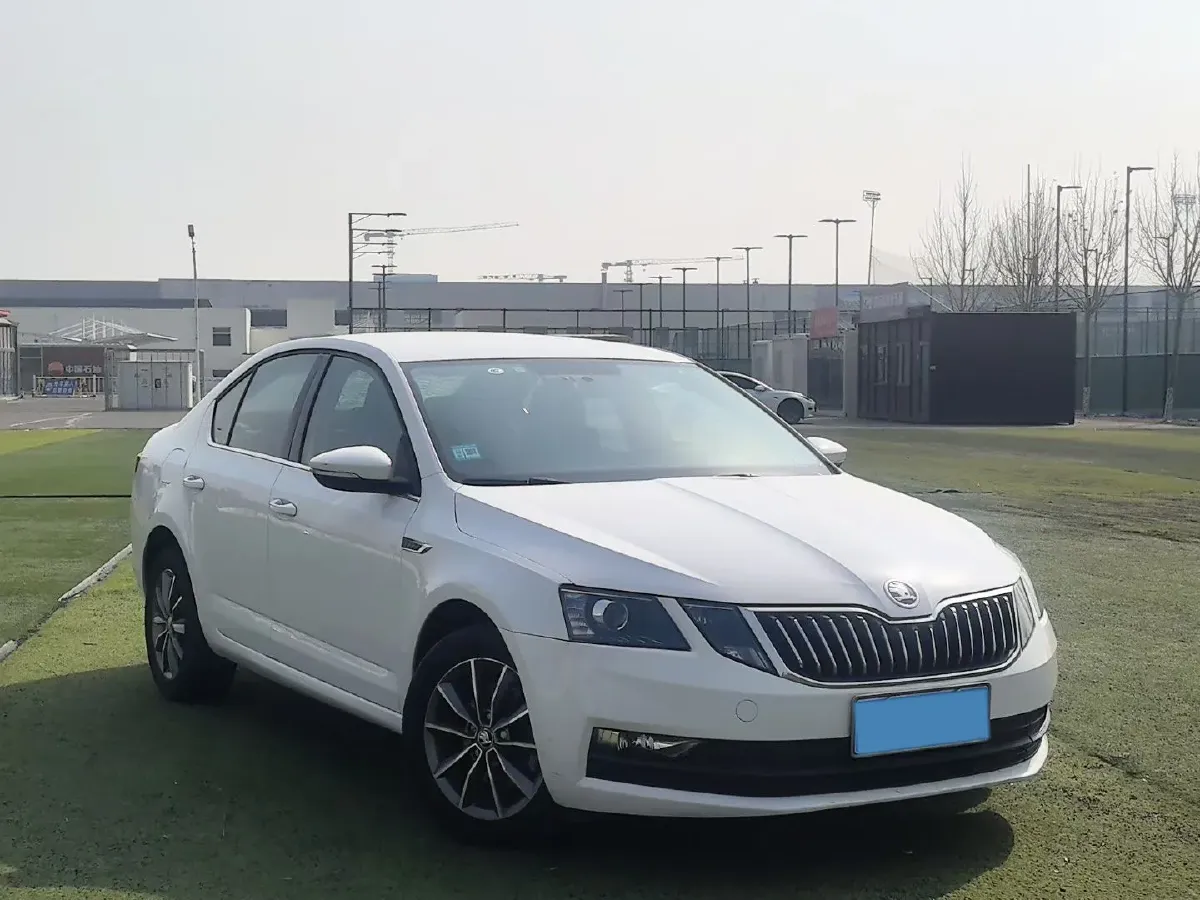 2018 Skoda Octavia 1.2T 116HP L4 7DCT,autocango,china used car exporter,china ev exporter,chinese used car exporter,chinese used ev exporter