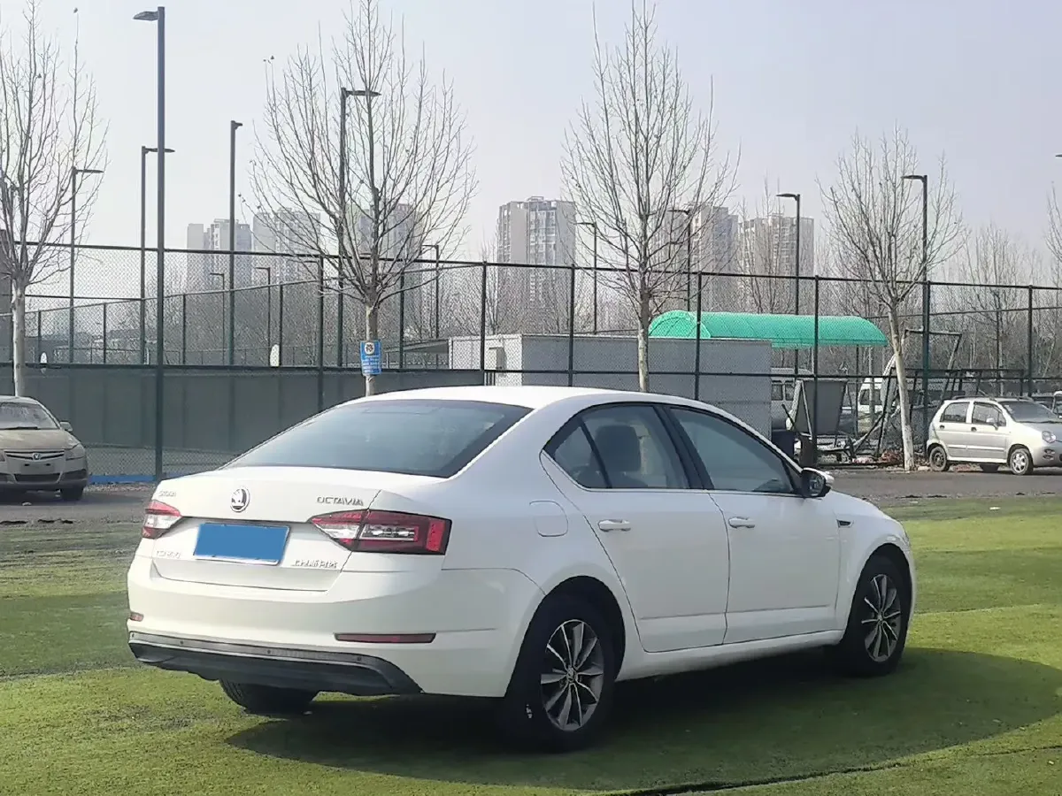 2018 Skoda Octavia 1.2T 116HP L4 7DCT,autocango,china used car exporter,china ev exporter,chinese used car exporter,chinese used ev exporter