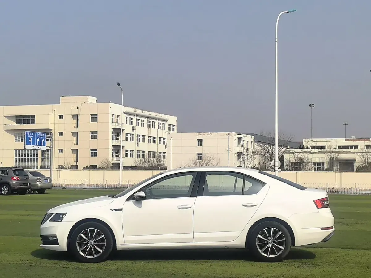 2018 Skoda Octavia 1.2T 116HP L4 7DCT,autocango,china used car exporter,china ev exporter,chinese used car exporter,chinese used ev exporter