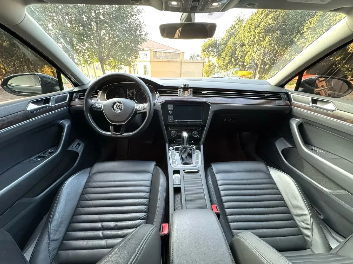 2019 Volkswagen Magotan 2.0T 186HP L4 7DCT,autocango,china used car exporter,china ev exporter,chinese used car exporter,chinese used ev exporter