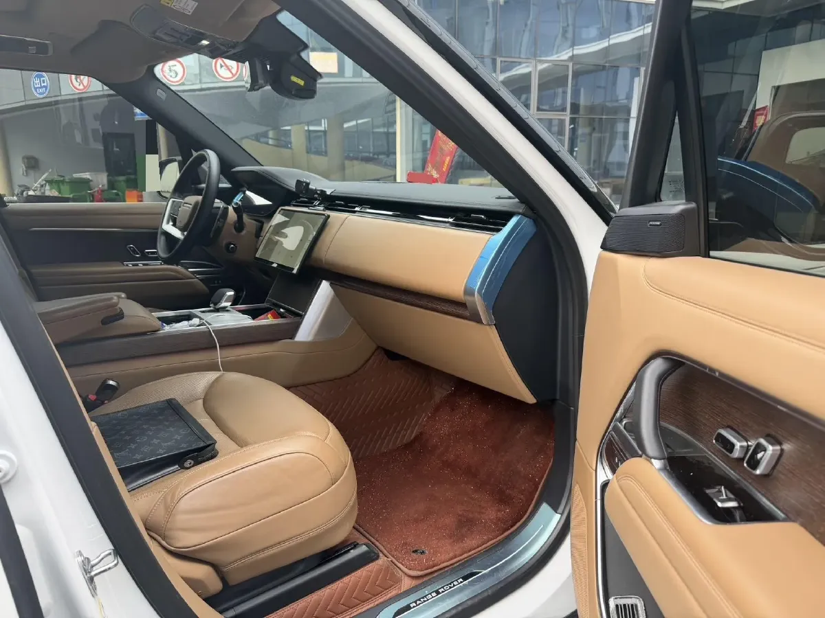 2025 Land Rover Range Rover 3.0T 400HP L6 8AT,autocango,china used car exporter,china ev exporter,chinese used car exporter,chinese used ev exporter