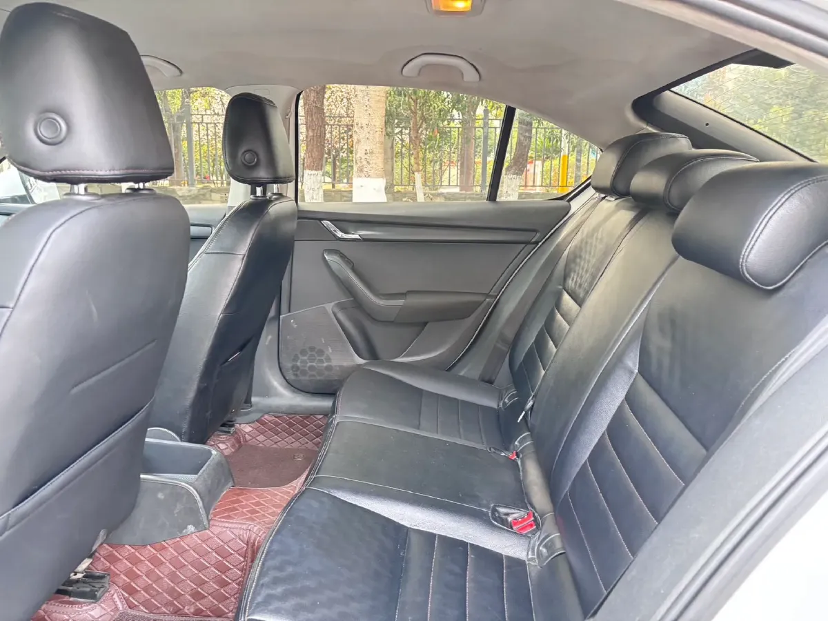 2017 Skoda Octavia 1.6L 110HP L4 6AT,autocango,china used car exporter,china ev exporter,chinese used car exporter,chinese used ev exporter