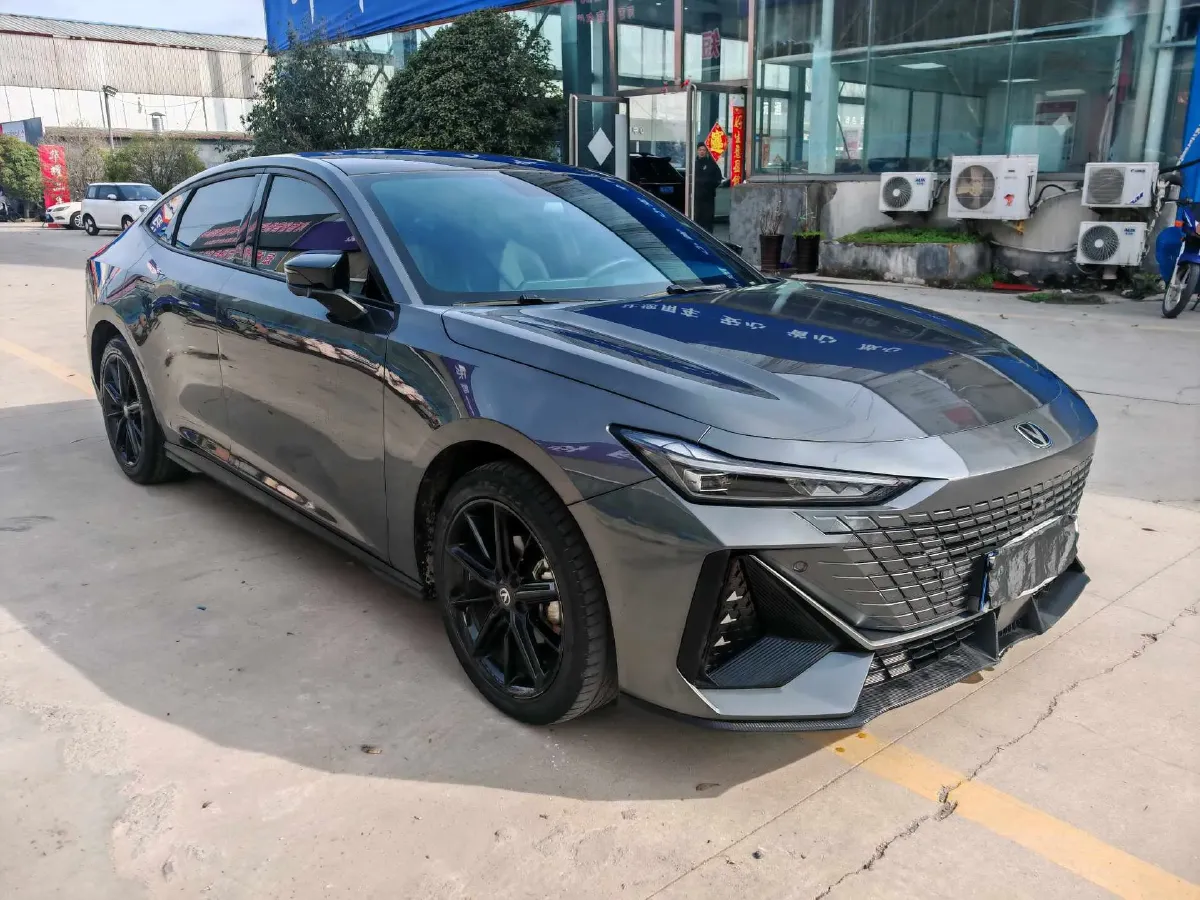 2022 ChangAn UNI-V 1.5T 188HP L4 7DCT,autocango,china used car exporter,china ev exporter,chinese used car exporter,chinese used ev exporter