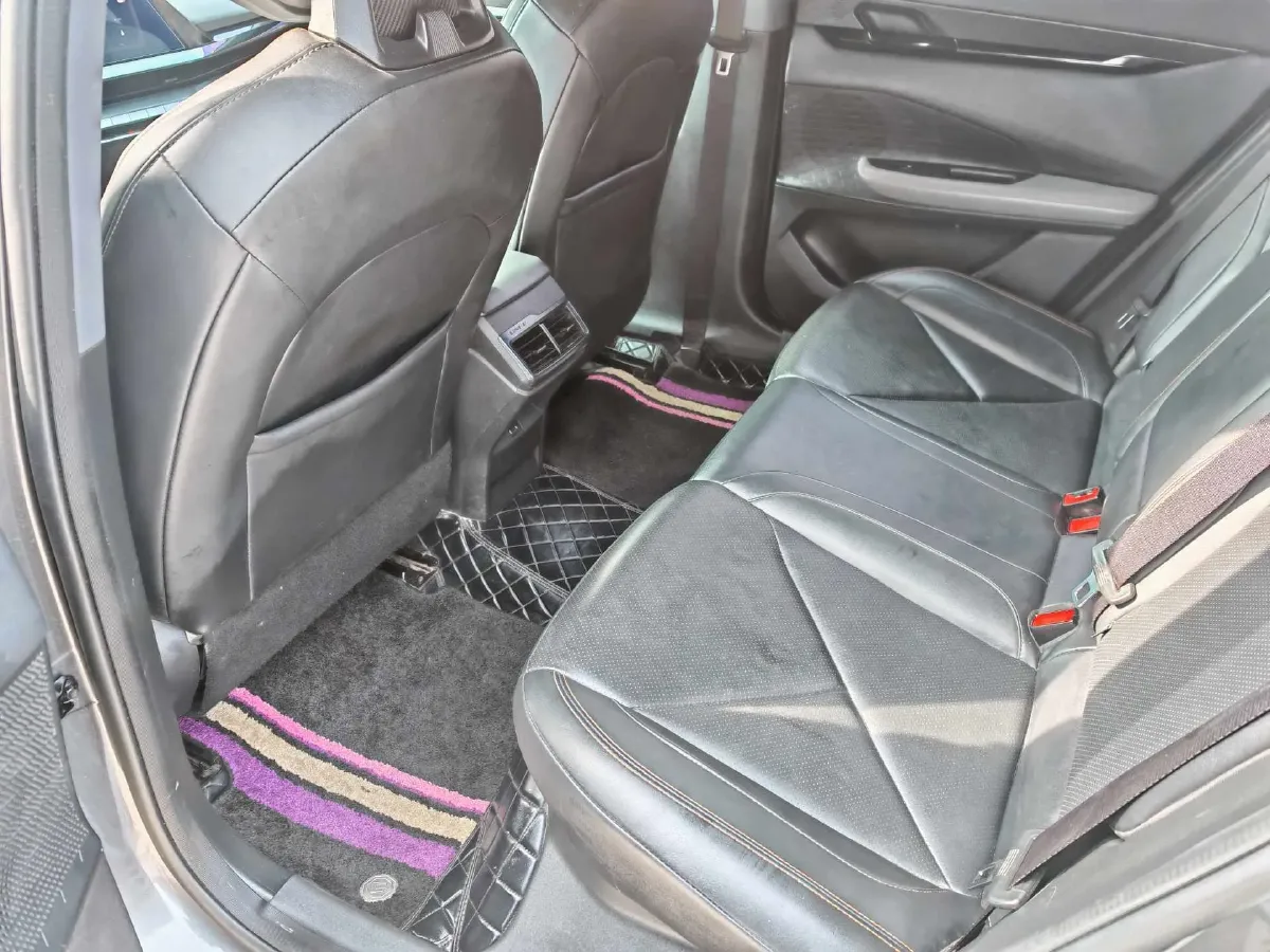 2022 ChangAn UNI-V 1.5T 188HP L4 7DCT,autocango,china used car exporter,china ev exporter,chinese used car exporter,chinese used ev exporter